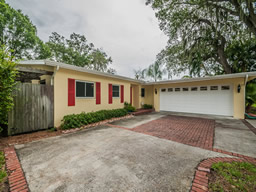 A circular drive means great guest parking!